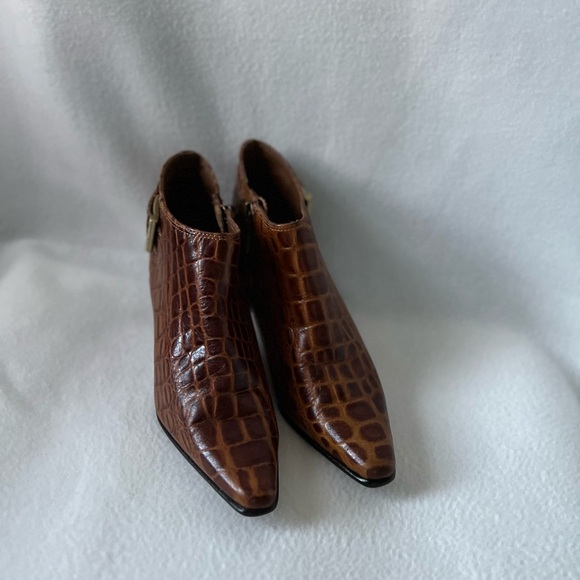 Donald J Pliner Size 6M Caramel Brown Leather “Snake Skin” Style Booties. - Picture 4 of 16